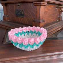 Load image into Gallery viewer, Crochet Tulip Basket
