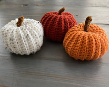 Load image into Gallery viewer, Mini Crochet Pumpkins
