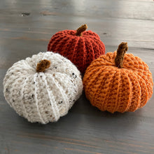 Load image into Gallery viewer, Mini Crochet Pumpkins
