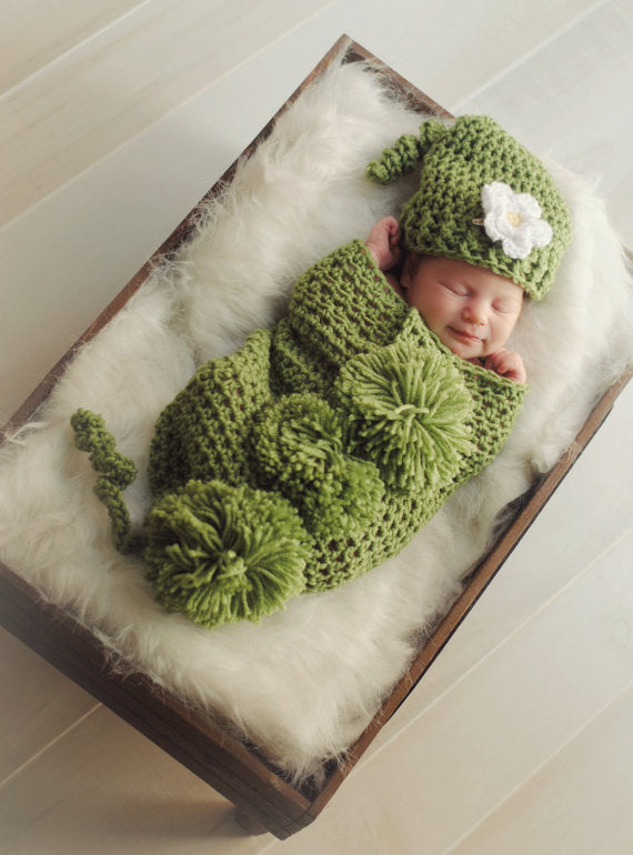Crochet Pea Pod - Cocoon and Hat - Newborn Photo Prop